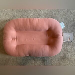 SNUGGLEME ORGANIC Infant Lounger - Gumdrop Pink